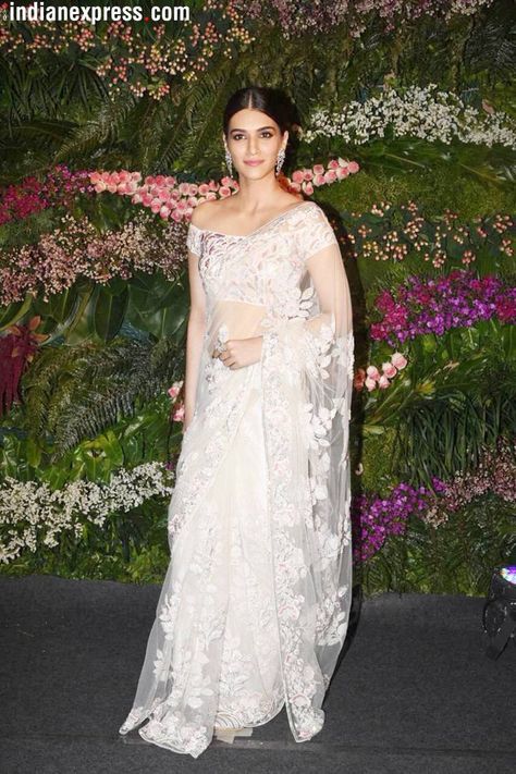 Kriti Sanon in Manish Malhotra Net Saree Look Modern, Net Saree Look, White Lace Saree, Saree Look Modern, Vaani Kapoor, Lace Saree, Sari Blouse Designs, Saree Designs Party Wear, Kriti Sanon