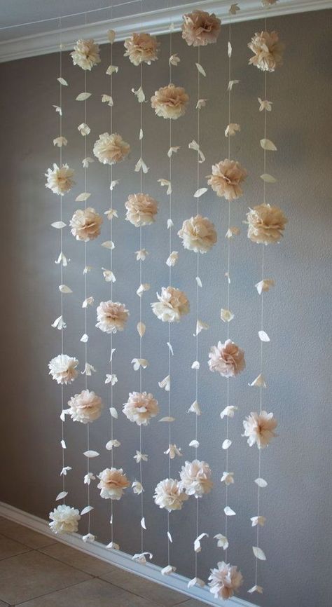 Paper Flower Garlands, Diy Flores, Fleurs Diy, Paper Pom Poms, Tissue Paper Flowers, Paper Floral, Flower Ideas, Flower Garlands, Flowers Diy