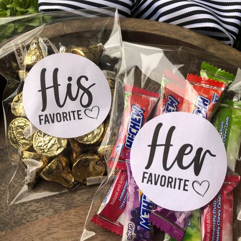 Bridal Shower Snacks, Wedding Candy Table, Kids Wedding Favors, Food Wedding Favors, Wedding Guest Bags, Wedding Snacks, Candy Tables, Edible Favors, Yellow Candy