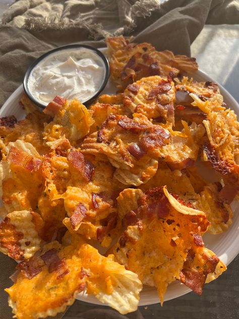 Super Bowl Crack (Cheddar Bacon Ranch Chips) Potato Chip Nachos, Supper Bowl, Super Bowl Dips, Potato Nachos, Bacon Ranch Potatoes, Superbowl Appetizers, Gluten Free Appetizers, Football Party Food, Best Appetizer Recipes