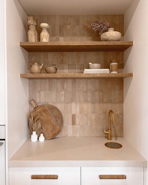 Terracotta Kitchen Tiles, Style Open Shelves, Warm Kitchen Colors, Brick Tile Floor, Log Cabin Kitchen, Brick Wall Tiles, Neutral Interior Design, Neutral Tile, Kitchen Mood Board