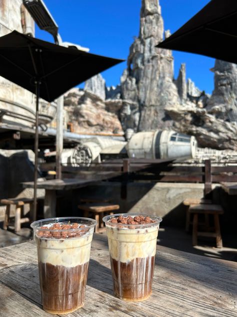 Star Wars Drinks, Star Wars Land, Disney Inspired Nails, Disney Universal Studios, Cocoa Puffs, Disneyland (paris), Star Wars Galaxy, Disney Day, Star Wars Birthday