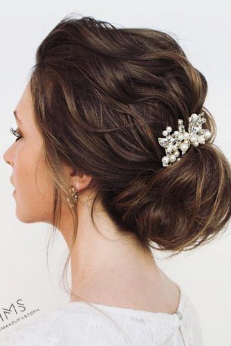 Chignon Hairstyles To Emphasize Your Femininity ★ See more: http://glaminati.com/chignon-hairstyles/ Short Hair Color Ideas, Updos Hairstyles, Middle Aged Women Hairstyles, Hair Colour Ideas, Wedge Hairstyles, Beehive Hair, Chignon Hair, Bouffant Hair, Asymmetrical Hairstyles