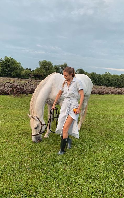 Hadid Sisters, Horse Aesthetic, V Magazine, Equestrian Life, Horse Life, Horse Love, Horse Girl, Gigi Hadid, Horseback Riding