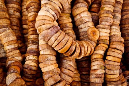 string of dried figs Dried Fruit Aesthetic, Dried Figs Photography, Fig Fruit Photography, Nuts And Dried Fruit, Ayurvedic Hair, Dry Fruit, Sources Of Fiber, Dry Fruits, Dried Figs