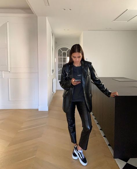 Emitaz Instagram, Emelie Lindmark, Lederhosen Outfit, Leather Street Style, Ny Outfits, Cool Girl Style, Zara Fashion, Influencers Fashion, Street Style Chic