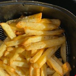 Air Fryer Salt and Vinegar Fries for One Salt And Vinegar Fries, Vinegar Fries, Ninja Grill, Air Fryer French Fries, Best Baked Potato, French Fries Recipe, Salt And Vinegar, Fries Recipe, Air Fryer Recipes Easy