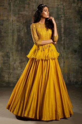 Peplum Top Outfits Indian, Outfit For Haldi Function, Dress For Haldi Function, Haldi Function Dress, Peplum Top Outfits, Haldi Ceremony Outfit, Haldi Dress, Ethereal Elegance, Haldi Outfits