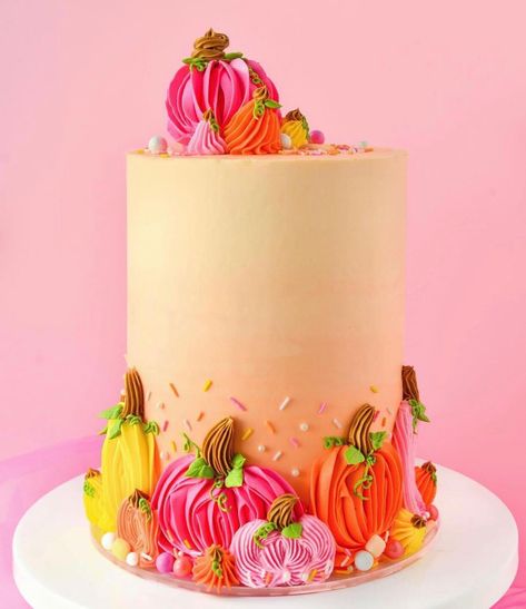 Fall Cake Decorating, Fall Cake Ideas, Pumpkin Patch Cake, Fall Birthday Cakes, Pasteles Halloween, Fall 1st Birthdays, Sprinkle Medley, Pumpkin Patch Party, Fall Cake Recipes