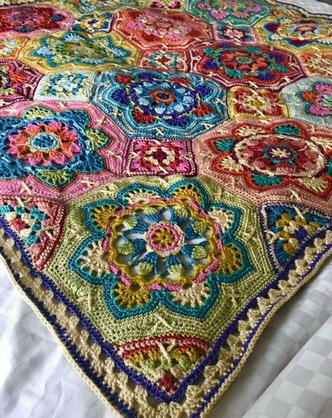 wonderful new idea love it Persian Tiles, Motifs Granny Square, Confection Au Crochet, Crocheted Blanket, Crochet Afgans, Crochet Mandala Pattern, Crochet Quilt, Manta Crochet, Freeform Crochet