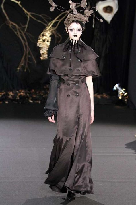 Eco Goth Fashion, Alice Auaa Fall 2013, Alice Auua, Goth Style Outfits, Moth Princess, Gothic Couture, Victorian Goth, Quirky Fashion, John Galliano