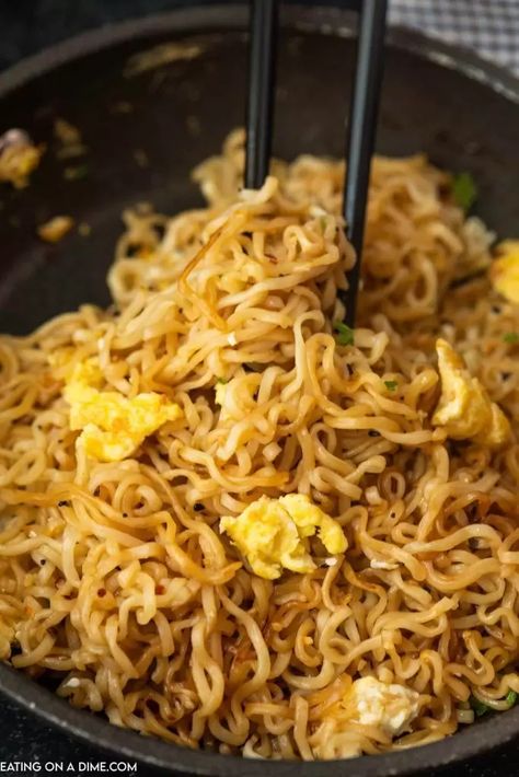 Ramen Hacks Videos, Tiktok Ramen Recipe, Ramen Dinner Recipes, Tiktok Ramen, Top Ramen Recipes, Chicken Ramen Noodle Recipes, Healthy Ramen Noodles, Ramen Noodle Recipes Easy, Ramen Dinner