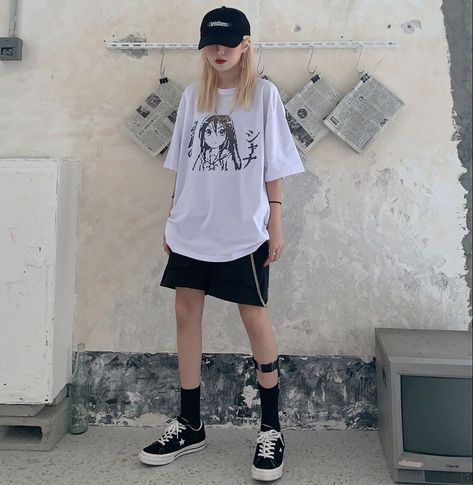 b5a1fc2085986034e448d2ccc5bb9703desc34699206ri White Sneakers Outfit Men, White Oversized Tshirt, Asian Tomboy, Oversized Tshirt Outfit, White Sneakers Outfit, Sneakers Outfit Men, Boyish Outfits, Boyish Style, Tshirt Outfit