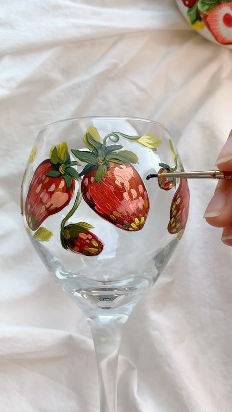 Strawberry Glass Painting, Painting Glassware Diy, Friendsgiving Glasses, Painting On Glass Cups, Drawing On Glass Cups, Painting Glass Cups, Painting Cups Ideas, Wine Cup Painting Ideas, Drawing On Cups