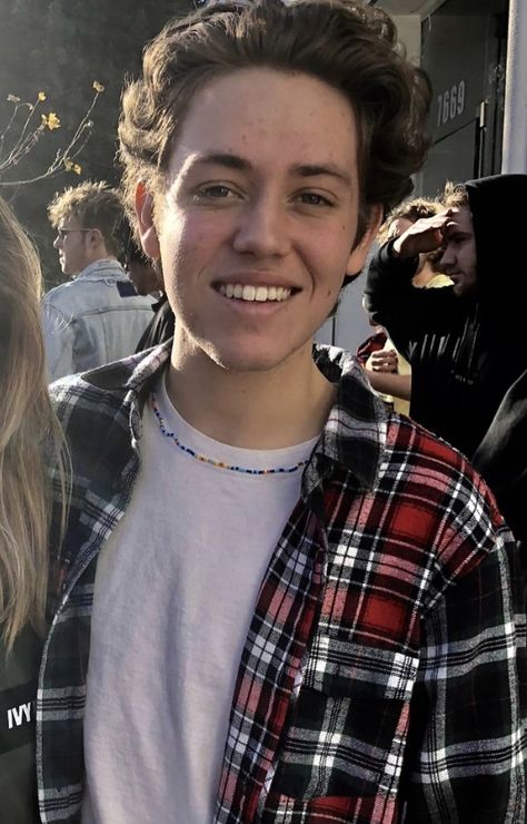 Ethan Cutkosky Snapchat, Carl Shameless, Ethan Cutkosky, Brother And Sister Relationship, Shameless Characters, Shameless Tv Show, Carl Gallagher, Famous Actors, Hot Actors