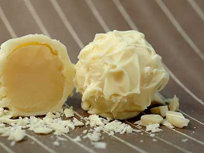 Ecole Chocolat / Chocolate Resources / Chocolate Recipes / White Chocolate Coconut Ganache Truffles Truffle Ganache Recipe, Coconut Ganache, White Chocolate Ganache Recipe, Ganache Truffles, White Chocolate Coconut, Chocolate Ganache Recipe, Ganache Recipe, Truffle Recipe, Macadamia Nut