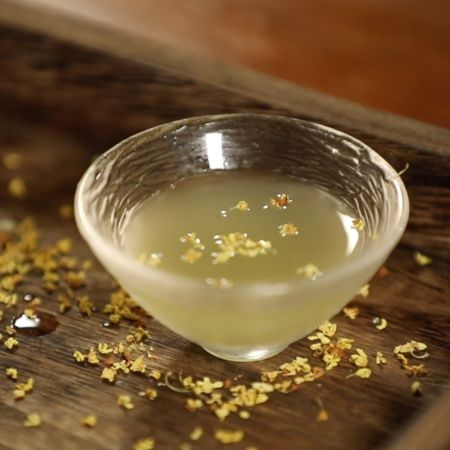 Every sip is a new journey – drinking osmanthus wine at Mid-Autumn Festival Zhongli Osmanthus Wine, Mid Autumn Festival Recipes, Chinese Drinks Aesthetic, Mid Autumn Festival Activities, Mid Autumn Festival Aesthetic, Modern Genshin, Osmanthus Wine, Asian Festival, Autumn Court