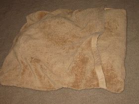 Peaked My Interest: Dog Cave Beds (old project) Diy Cave, Dog Cave Bed, Dog Cave, Cave Bed, Diy Dog, Bed Ideas, Diy Dog Stuff, Dog Stuff, Dog Bed