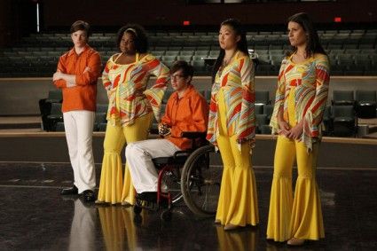 Glee - Disco sucks. Or does it? (It just so happens I "stayed alive" by avoiding this episode of 'Glee' ...) Glee Tina, Glee Season 1, Choir Room, Lea Michele Glee, Glee Memes, Mark Salling, Rachel And Finn, Amber Riley, Glee Fashion