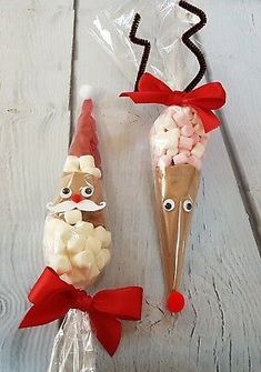 Reindeer Hot Chocolate Cones, Christmas Sweet Cones, Christmas Hot Chocolate Gifts, Hot Chocolate Cones, Cadbury Hot Chocolate, Reindeer Hot Chocolate, Juleverksted For Barn, Christmas Fair Ideas, Xmas Eve Boxes