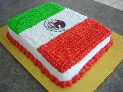 Cinco de Mayo / Mexican Flag By MariaLovesCakes on CakeCentral.com Mexican Cake, Mexico Party, Mexican Birthday Parties, Fiesta Cake, Italian Party, Mexican Party Decorations, Flag Cake, Mississippi Mud, Mexican Birthday