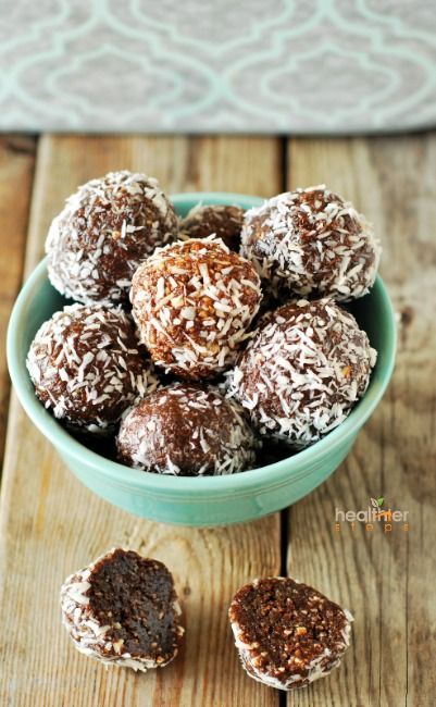 Coconut Energy Balls, Energy Bites Healthy, Coconut Balls, Raw Desserts, Truffle Recipe, Ginger Cookies, Energy Balls, Energy Bites, Vegan Treats