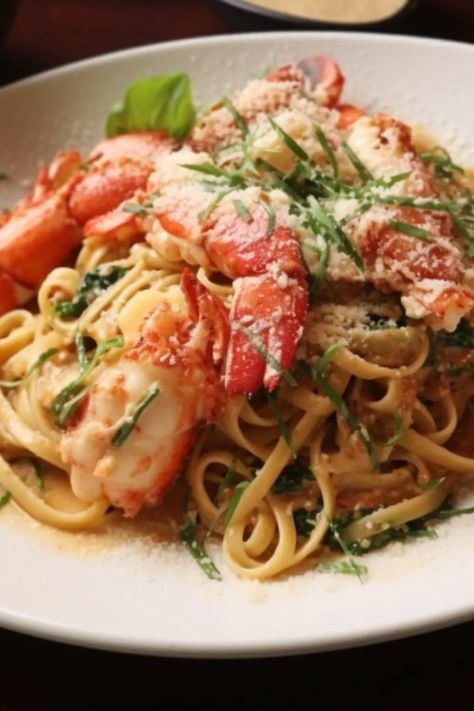 Easy Yard House Lobster Garlic Noodles Recipe Lobster Garlic Noodles, Garlic Lobster, Garlic Butter Noodles, Garlic Noodles Recipe, Frozen Lobster, Fresh Lobster, Yummy Dishes, Yard House, Vegetable Noodles