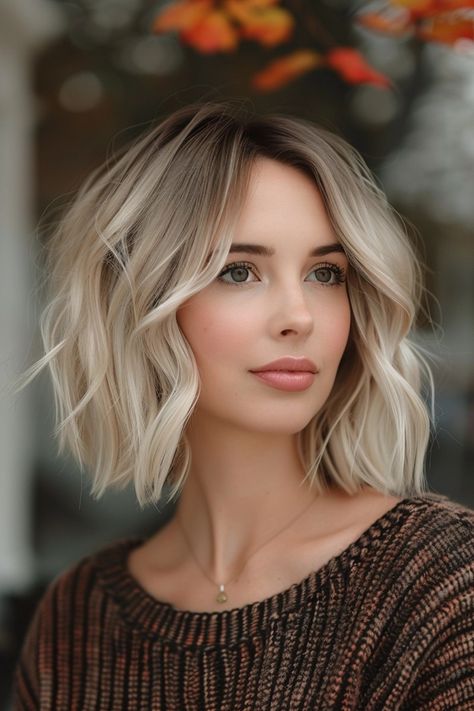 21 Fall Hair Color Ideas For Blondes Blond Hair Root Smudge, Fall Blonde Bob Hair Color, Fall Blonde Hair Color Medium Length, Fall Blonde Hair Color Short, Fall Blonde Hair Color Balayage, Fall Hair Color Trends For Blondes, Fall Balayage Blonde, Fall Blondes, Fall Hair Color For Blondes