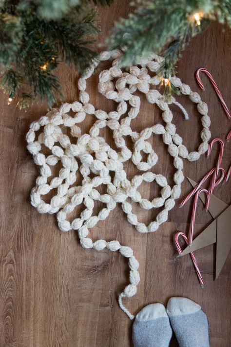 Chunky Knit Garland, Crochet Christmas Tree Garland Pattern Free Easy, Crochet Garland Pattern Free Easy, Chunky Crochet Garland, Crochet Tree Garland, Crochet Tree Pattern, Christmas Crochet Tree, Crochet Flower Garland, Crochet Garlands