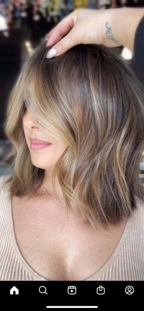 Light Hair Colors For Short Hair, Earth Blonde Hair, Fall 2023 Hair Trends Dark Blonde, Hannah Martin Hair, Autumn Bronde Hair, Lob For Thinner Hair, Fall 2023 Hair Trends For Fine Hair, Fall Haircolor Short Hair, Autumn Hair Styles 2023