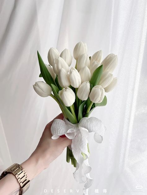 Small White Tulip Bouquet, Hand Bucket, Tulip Bouquet Wedding, Tulip Bridal Bouquet, White Tulip Bouquet, Wedding Bucket, Prom Bouquet, Simple Wedding Bouquets, Tulip Wedding