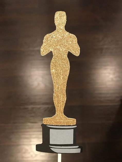 Oscar Statue, Red Carpet Theme Party, Train Birthday Theme, First Birthday Centerpieces, Oscars Party Ideas, Red Carpet Theme, Hollywood Party Theme, Bollywood Theme, Red Carpet Party