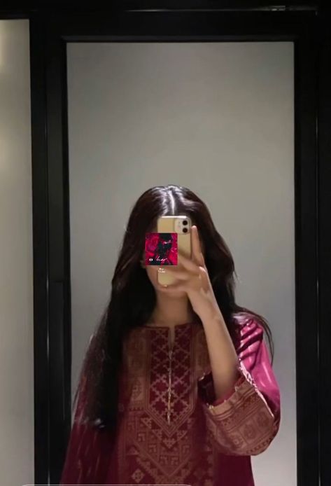 ♥! Aethestic Picture, Korean Heart Aesthetic, Hidden Face Aesthetic, Girls Dpz Stylish, Best Fb Profile Pic, Beard Photography, Eid Photoshoot Ideas, Pakistani Aesthetic, Creative Snaps For Snapchat