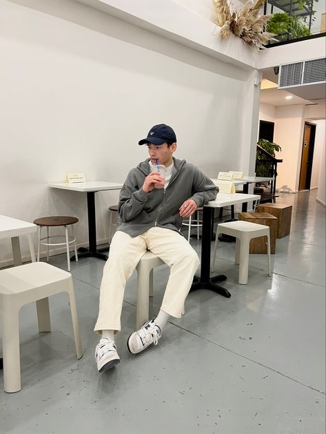 New Balance 550 White Grey Outfit Men, Gray Zip Up Hoodie Outfit Men, New Balance White Outfit, New Balance 550 White Grey Outfit, Creme Pants Outfit Men, White Sweatpants Outfit Men, Beige Denim Pants Outfit, Beige Zip Up Hoodie Outfit, Gray Zip Up Hoodie Outfit