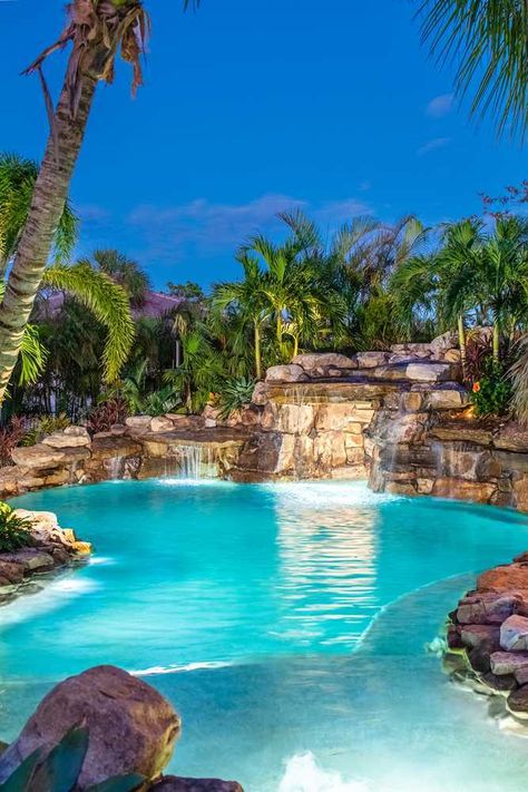 Aesthetic Pool Design, Big Inground Pool, Beautiful Pools Backyard Luxury, Big Pools Mansions, Amazing Pools Backyard Luxury, Fancy Pools, Mansion Backyard, Pool Mansion, Tropical Pools