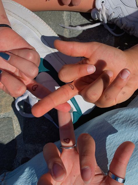 Trio Bestie Tattoo, Trio Bff Tattoo Ideas, Simple Friend Tattoos Three, Small Fine Line Tattoo Friendship, Small Tattoos Best Friends Simple, Trio Matching Tattoos Aesthetic, Matching Tattoos For Three Best Friends, Trio Tattoo Ideas Aesthetic, Tattoo Ideas For Three Best Friends