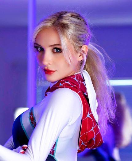 Emma Louise (TikTok Star) Biography | Wiki | Age | Net Worth | Career & Latest Info Emma Louise Connolly Hair, Emma Tiktok, Emma Pasarow, Emma. 2020, Tiktok Star, Wealthy Women, Harley Quinn Costume, Marital Status, Lip Sync