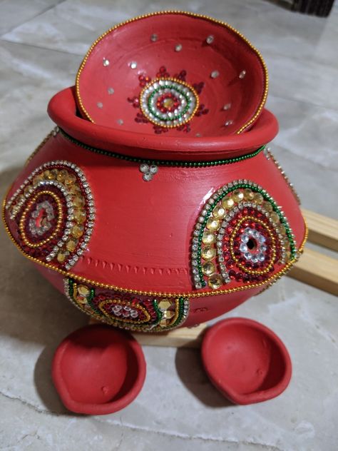 Red colour garba pot#garbo#pooja pot# marriage decoration # kundan decoration # lace decoration#art acrylic painting. Garbo Decoration, Garba Decoration, Marriage Decoration, Pot Designs, Craft Corner, Red Colour, Art Acrylic, Festival Captain Hat, Red Color