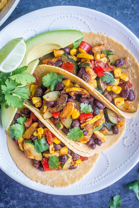 Vegan Black Bean Tacos with Summer Vegetables from She Likes Food Black Bean Taco Filling, Vegetarian Taco Filling, Healthy Vegetarian Meal Plan, Vegetable Tacos, Vegetarian Tacos Recipes, Vegan Tacos Meat, Vegetarian Taco, Taco Filling, Veggie Tacos