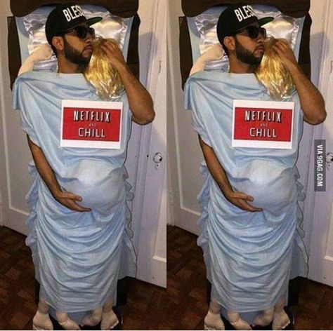 Netflix and Chill | Don't even pretend like this isn't the best costume you've seen. There are so many other variations of Netflix and Chill, too, so everyone will have their own take on it. Netflix And Chill Costumes, Office Halloween Costumes, Punny Halloween Costumes, Popular Halloween Costumes, Clever Halloween Costumes, Cute Couple Halloween Costumes, Funny Costumes, Group Halloween Costumes, Netflix And Chill