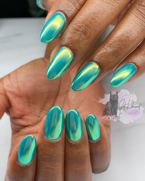 Diving into the teal green chrome craze! 💅🏻✨ These nails are like wearing mermaid scales on your fingertips – playful, bold, and oh-so-shiny! @lightelegancehq products used #chromenails #naturalnails #lebrandambassador #getklawed #480nails #602nails #aznails #aznailsalon #phxnails #smallbusiness #nailsmagazine #tempe #chandler #nails #nailsofinstagram #nailinspo #independentnailtech #gelx #gelxnails #acrylicnails #gelnails #hardgelnails #hardgel #biab #biabnails Metallic Teal Nails, Seashell Chrome Nails, Chrome Nails Teal, Lime Green Chrome Nails, Bright Chrome Nails, Turquoise Chrome Nails, Sea Green Nails, Teal Chrome Nails, Neon Chrome Nails