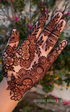 Mhndi Dsgns Unique, Mehndi Design Indian, Design Mehendi, Hair Henna, Mehndi Ideas, Hand Mehendi, Girls Tattoos, Front Mehndi Design, Henna Powder