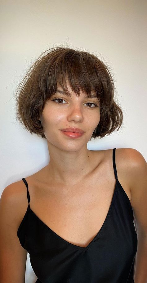 French bob hair, French bob hairstyle, French haircut, French bob hair with bangs, how to style french bob haircut, classic french bob hairstyles, french haircut girl Short French Bob With Bangs, French Bob Haircut With Bangs, Really Short Bob, French Haircut, Brunette Bob, Cabello Hair, French Bob, New Hair Do, Beautiful Haircuts