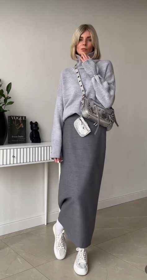 Gray Knitted Skirt Outfit, Workout Skirt Outfit, Gray Skirt Outfit, Long Fitted Skirt, Long Grey Skirt, Knit Skirt Outfit, Long Skirt Outfits, Maxi Skirt Outfits, Fall 24