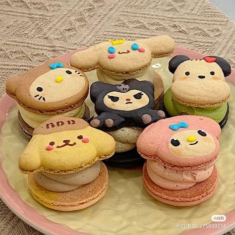 Kuromi Macaron, Sanrio Desserts, Cute Macaroons, Sanrio Food, Sanrio Party, Aesthetic Sanrio, Kue Macaroon, Hello Kitty Birthday Party, Japanese Stuff