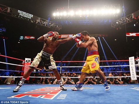 Floyd Mayweather praises Manny Pacquiao after fight before ... Boxing Images, Boxing Match, Manny Pacquiao, Boxing Champions, Floyd Mayweather, Dynamic Poses, Space Time, Sports Photography, Muay Thai