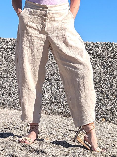 Choose sustainability and comfort for your summer wardrobe with hemp velour. Hemp Fabric Clothing, Hemp Dress, Hemp Fashion, Attractive Clothing, Natural Clothing, Linen Summer, Loose Trousers, Hemp Fabric, White Charcoal