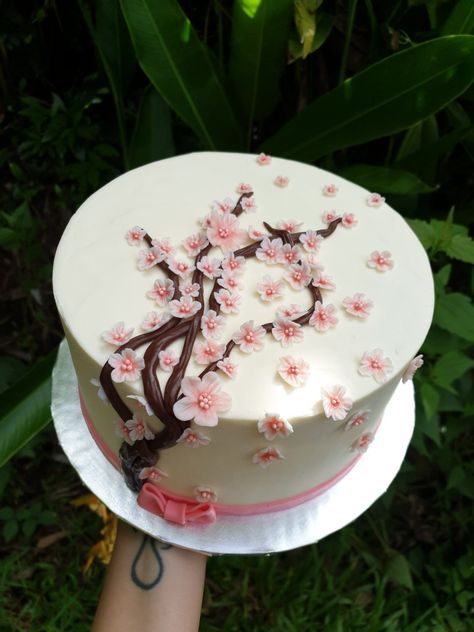 Cherry Blossom Theme Cake, Japan Cake Design, Cherry Blossom Cake Ideas, Japanese Cake Design, Japanese Cherry Blossom Cake, Cherry Blossom Cake Design, Cherry Blossom Birthday Cake, Sakura Cake, Simple Cake Design