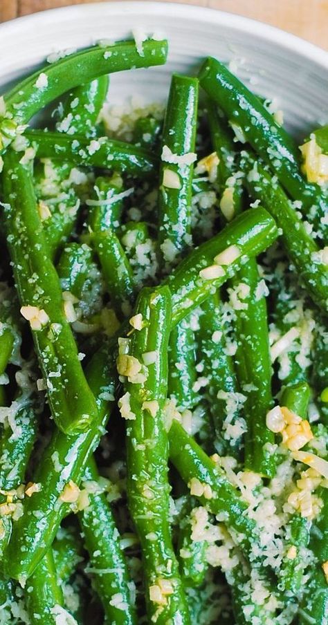 close-up of Garlic Green Beans with Parmesan Cheese in a white bowl Green Bean Side Dish Recipes, Green Beans Side, Green Beans Side Dish, Cooking Green Beans, Garlic Green Beans, Green Bean Recipes, Veggie Side Dishes, Vegetable Sides, Healthy Side Dishes