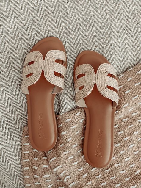 Feminine Sandals, Best Summer Shoes, Preppy Shoes, Shoes Heels Classy, Europe Outfits, Heels Classy, Shoe Inspo, Slingback Sandals, Swag Shoes